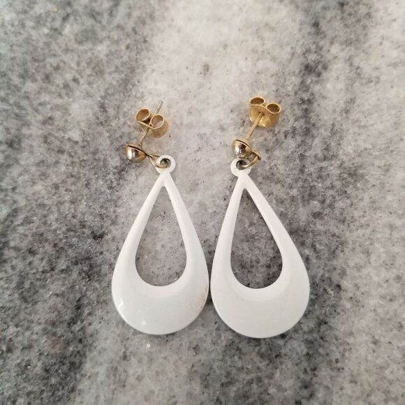 Vintage White Enamel Drop Shaped Dangle Earrings, Minimal Clean Design, Estate - Picture 5 of 5